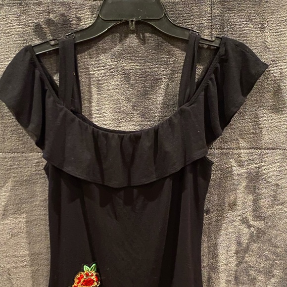 Small off the shoulder black top with sequin rose. - Picture 2 of 3